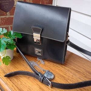 DOONEY & BOURKE RARE VINTAGE  METAL LOGO  CROSSBODY BAG LN